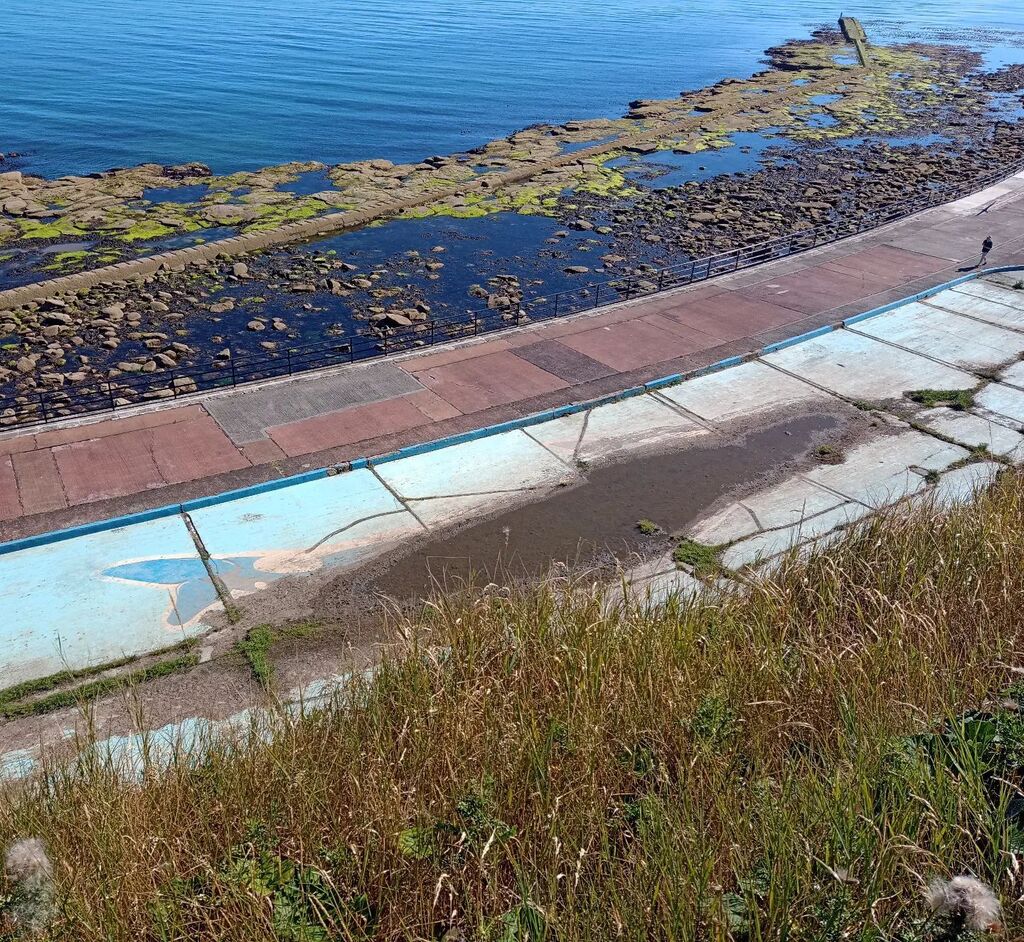 moley75's tweet image. I had never noticed this fish before #abandoned #paddlingpool #whitleybaypromenade #whitleybay instagr.am/p/ChHdpaMIwUE/