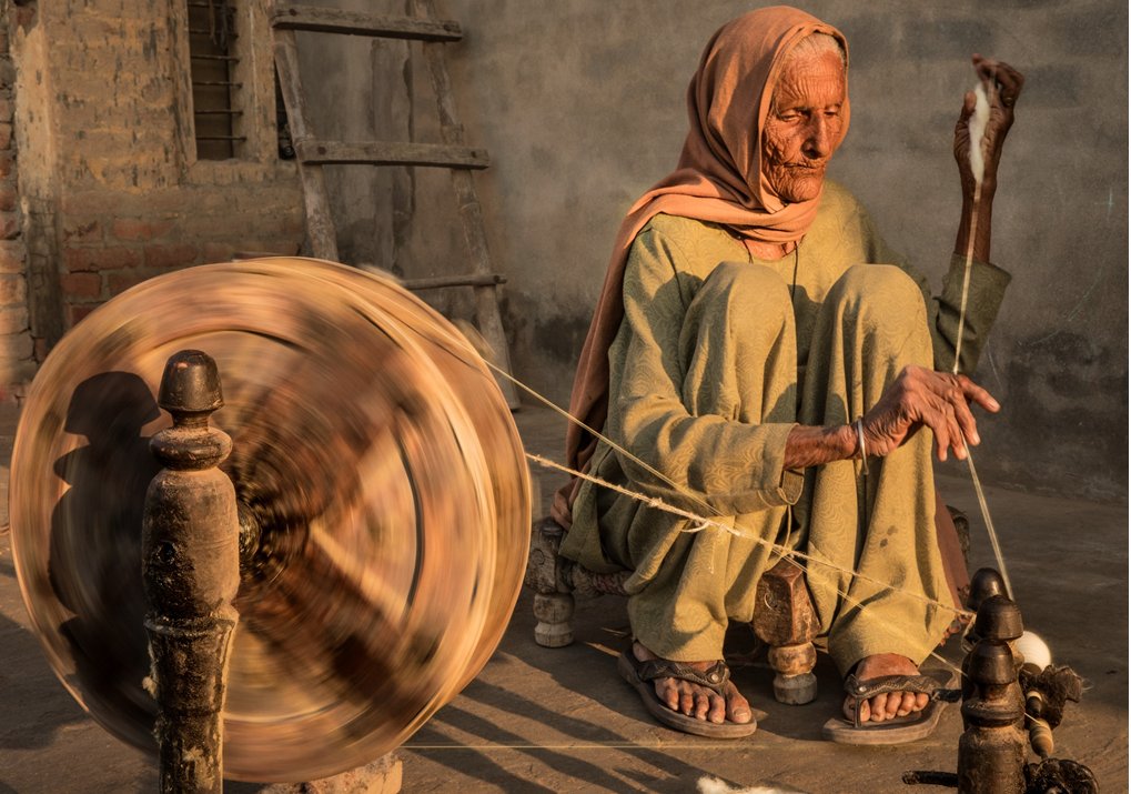 Images of Research (@strathimages) on Twitter photo Strathclyde research is highlighting the true value of skilled – yet marginalised – Indian women, increasing their earning potential and economic resilience in their communities: bit.ly/2IZl6Oa #StrathImages <a href="/Strath_English/">Strathclyde English</a> <a href="/StrathHaSS/">Strathclyde Humanities & Social Sciences</a> <a href="/churnjeet/">churnjeet mahn</a> #IngersollDay Strathclyde research is highlighting the true value of skilled – yet marginalised – Indian women, increasing their earning potential and economic resilience in their communities: bit.ly/2IZl6Oa #StrathImages <a href="/Strath_English/">Strathclyde English</a> <a href="/StrathHaSS/">Strathclyde Humanities & Social Sciences</a> <a href="/churnjeet/">churnjeet mahn</a> #IngersollDay