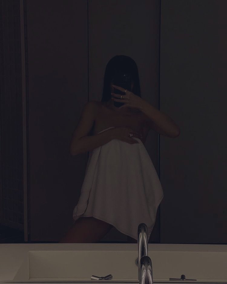 vaness_nude's tweet photo. Za 100 retweetů  pošlu pár lidem z vás něco do zpráv🤫😋 https://t.co/76IleHHwf9