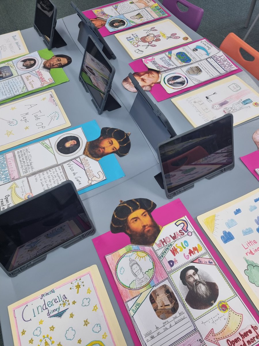 daniellewardro2's tweet photo. 🌙💫 Open Night 💫🌙 Such a wonderful night showcasing all the hard work the students have produced so far this year! @Blakey2308 @JosephineVivan1 @Eli_Crutto @JennBro73380481 @LianaMagri @LouiseBaldock1 #ololnoll https://t.co/pymlIaqiBl