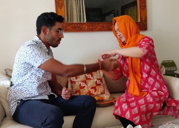 SandhuYuvraj_1's tweet photo. Thanks for being there for me 

#RakshaBandhan #siblingbond #siblingmagic #brothersisterlove https://t.co/xyPhqlF8B7