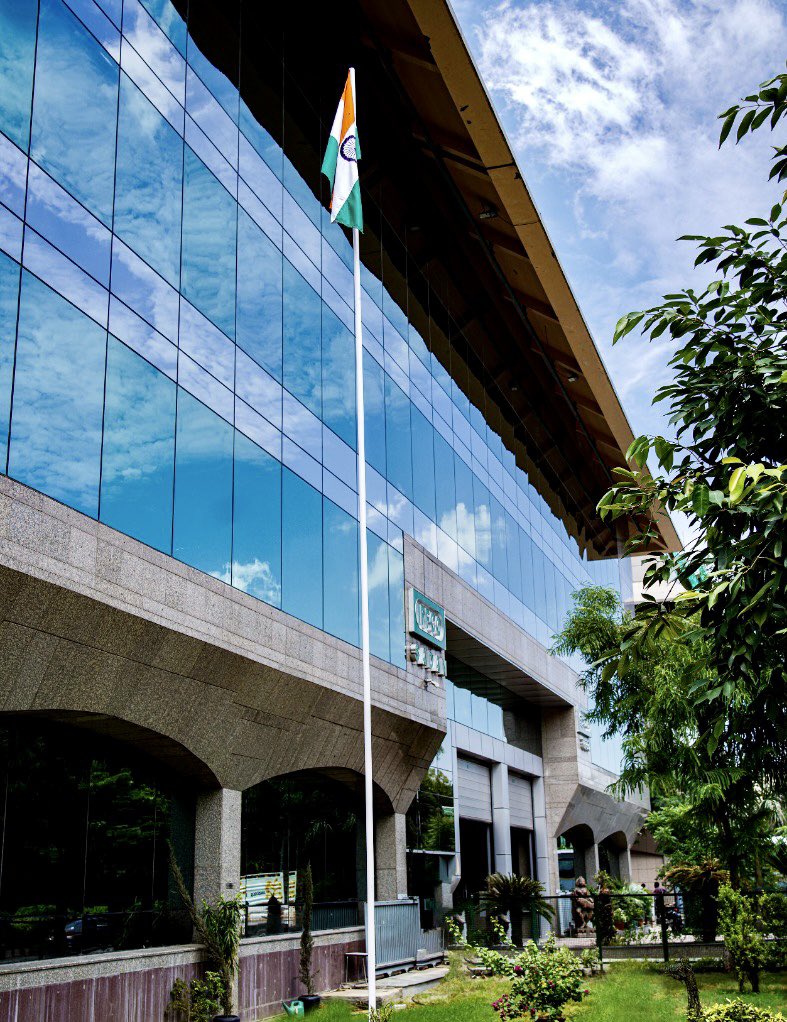 drusawasthi's tweet photo. Some glorious pictures of #IFFCO Sadan, Head Office of IFFCO with National Tricolour hoisting on the top and every corner of building. It’s a proud moment on #75YearsofIndependence with #HarGharTiranga  celebrating #AzaadiKaAmritMahotsav. @PMOIndia @AmitShah @mansukhmandviya https://t.co/EBR42PpVFw