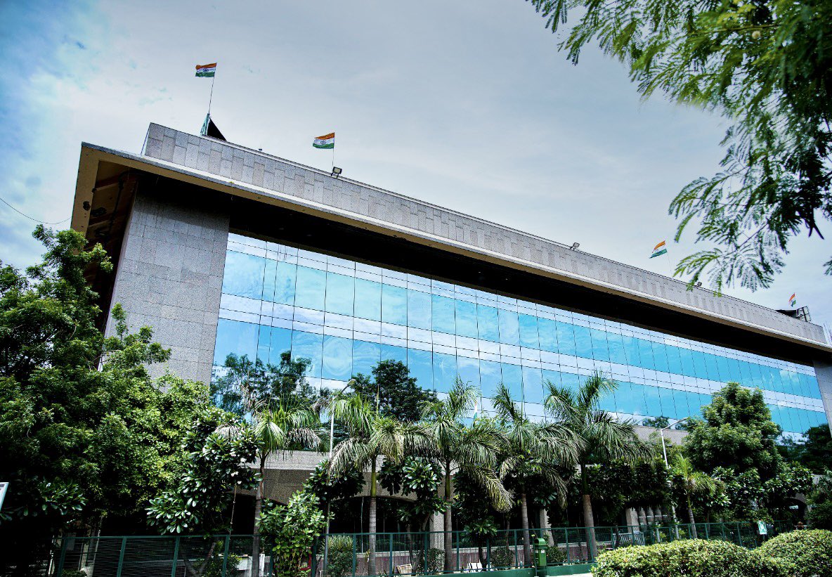 drusawasthi's tweet photo. Some glorious pictures of #IFFCO Sadan, Head Office of IFFCO with National Tricolour hoisting on the top and every corner of building. It’s a proud moment on #75YearsofIndependence with #HarGharTiranga  celebrating #AzaadiKaAmritMahotsav. @PMOIndia @AmitShah @mansukhmandviya https://t.co/EBR42PpVFw
