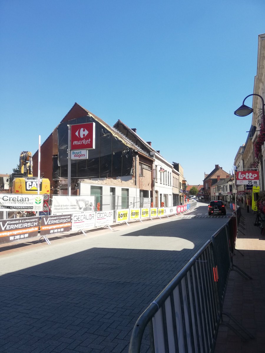 TDelencre's tweet photo. 1st stage of the Ronde van Oost Vlaanderen (a 5 stage race for U23 riders) is taking place in Nevele today, just like last year #RVOV https://t.co/4qDQJlN8Df