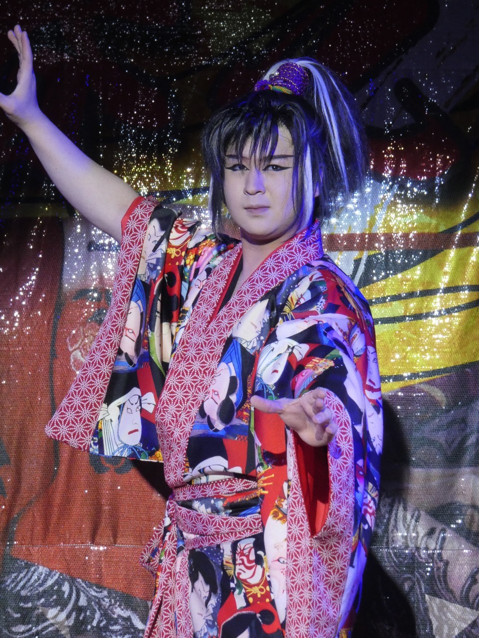 舞台衣装 結riko 昨日に引き続き劇団花吹雪小桜誠君です お父様は桜春之丞座長 彩夜華さんいわく小学生の頃の座長にそっくりな誠君らしいです お二人とも絶賛売り出し中 座長との相舞踊も着物の雰囲気にぴったりで素敵でした 劇団花吹雪 桜春之丞