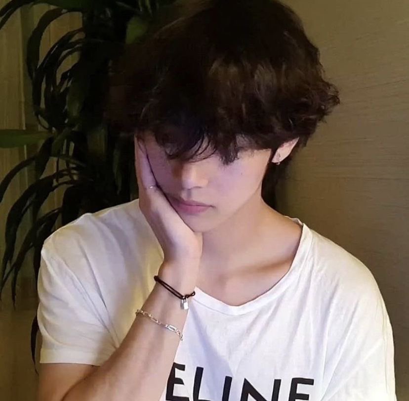 เสื้อคอย้วยแต่ใส่แล้วน่ารักงี้ก็ให้น้องมันใส่ๆไปเถอะ