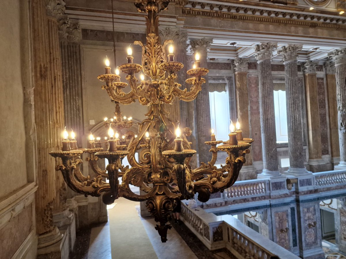 reggiadicaserta's tweet photo. #RestauriReali 💡 Accendiamo le luci in preparazione della #NottedelleRegine e delle #NottidellaMeraviglia...

Finalmente anche il Matroneo della Cappella Palatina si illumina! E con lampade a risparmio energetico! https://t.co/CEajQUfcJv