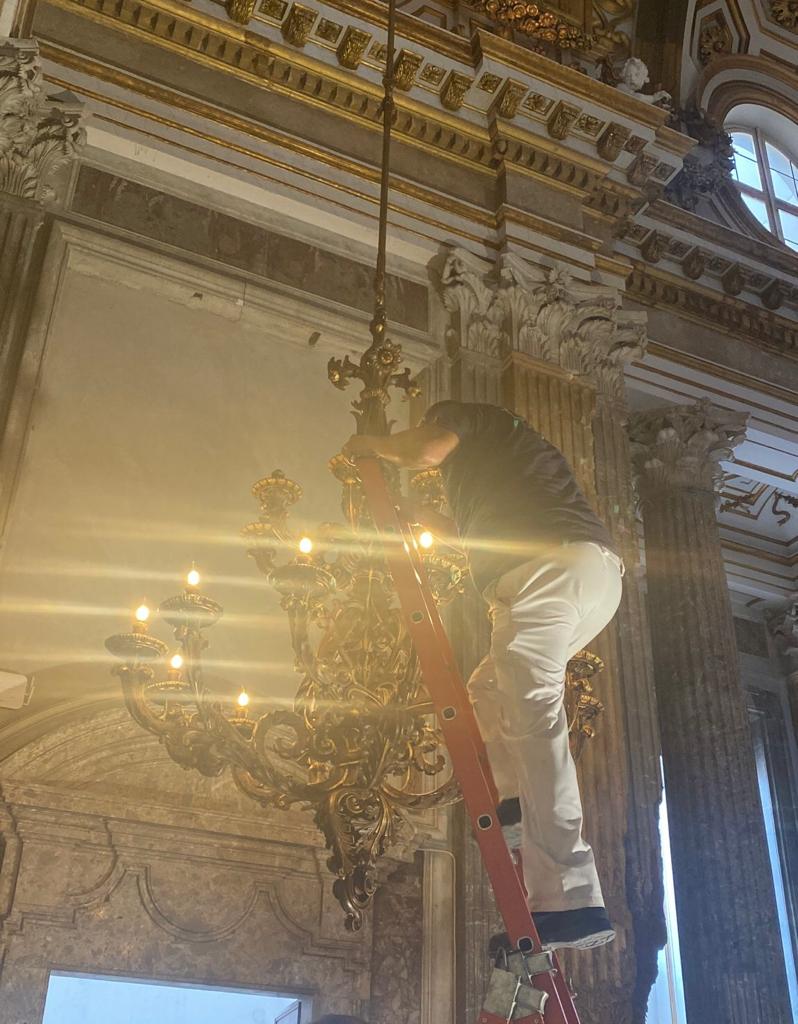 reggiadicaserta's tweet photo. #RestauriReali 💡 Accendiamo le luci in preparazione della #NottedelleRegine e delle #NottidellaMeraviglia...

Finalmente anche il Matroneo della Cappella Palatina si illumina! E con lampade a risparmio energetico! https://t.co/CEajQUfcJv