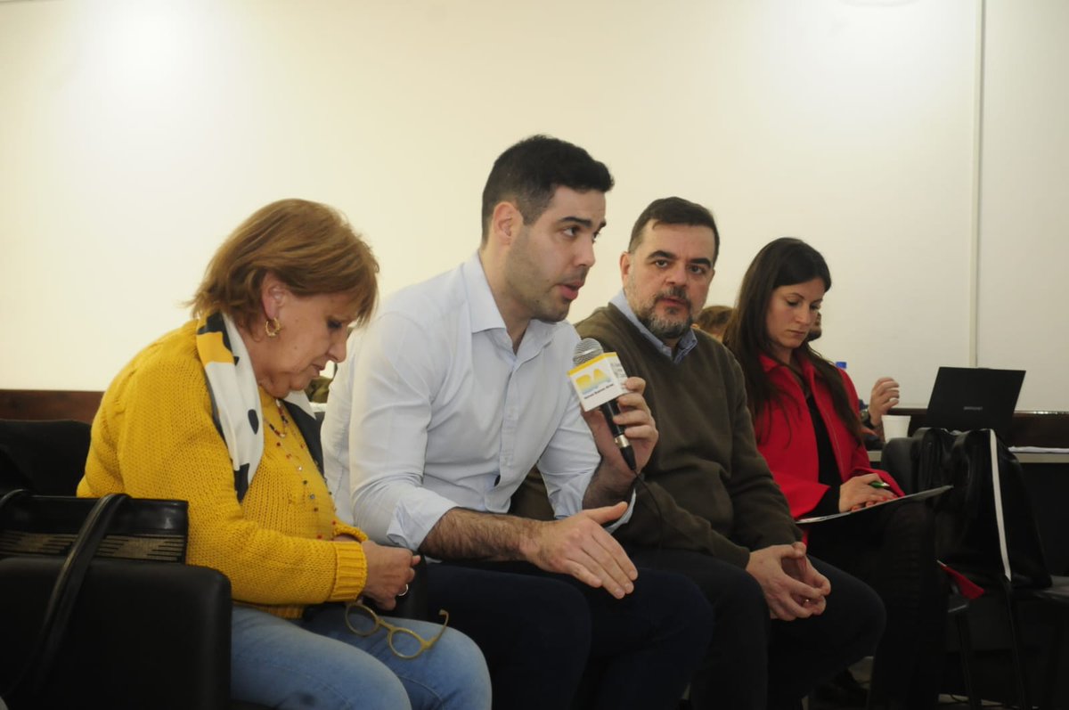 carlosbrunok's tweet photo. Comenzamos la segunda etapa d los Foros d Seguridad Pública #FOSEP 2022
Las 2 primeras reuniones fueron en @bacomuna2 y @bacomuna3, donde realizamos un excelente encuentro con sus vecinos y autoridades.
Seguimos trabajando juntos.
Sumate
https://t.co/pA0W8hzawl
#LaFuerzaDelCambio https://t.co/1ZvxpIBEzp
