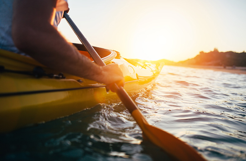 How To Paddle A Kayak: Basic Strokes &amp; Techniques for Beginners

boatingbeast.com/how-to-paddle-…