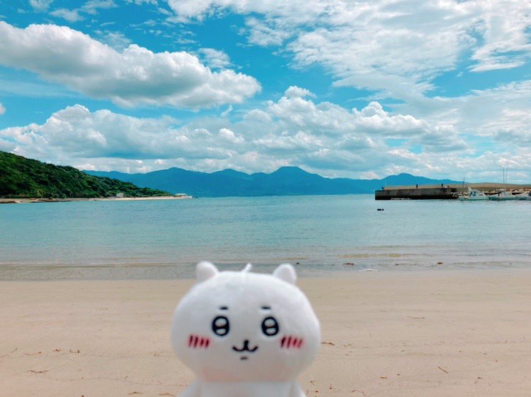 chi_chiikawa's tweet photo. 今日は山の日だけど、あえての海へ！
暑かったけど綺麗な海だった(*ˊ˘ˋ*)
ちいかわちゃんとうさぎ📸 https://t.co/IgtMvde89X