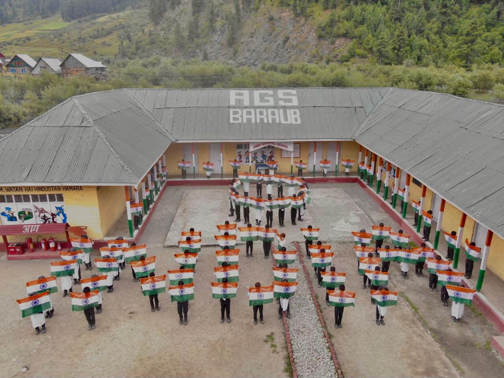 bahisht_kgali's tweet photo. This place might be far from Indian mainland but the patriotism remains same. Students of Army Goodwill School at Baduab #LoveforTiranga #AzadiKaAmritMahotsov @ChinarcorpsIA @pranav_aquarian @gijojoseph1982 @guptapranil @onlinegurez @TehsildarTulail @danishnaseer414 https://t.co/tRWg8z2O5O