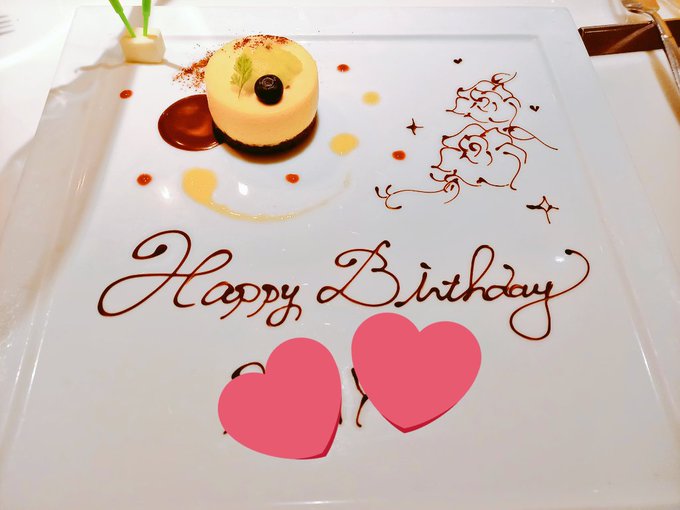 誕生日前祝いしてもらって食べたケーキと炎誕で買ったトップス(うまい) 
