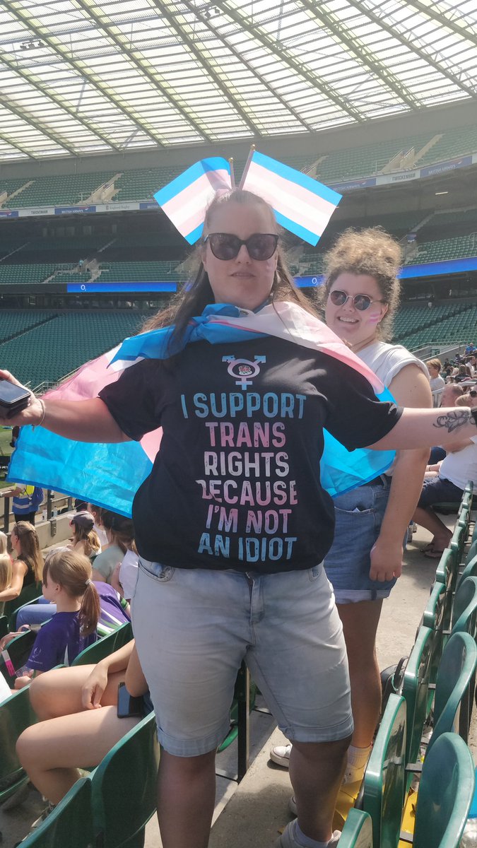 Great to watch the red roses train at Twickenham and support my trans siblings who aren't going anywhere away from rugby.
#IStandWithTrans #RugbyForAll
