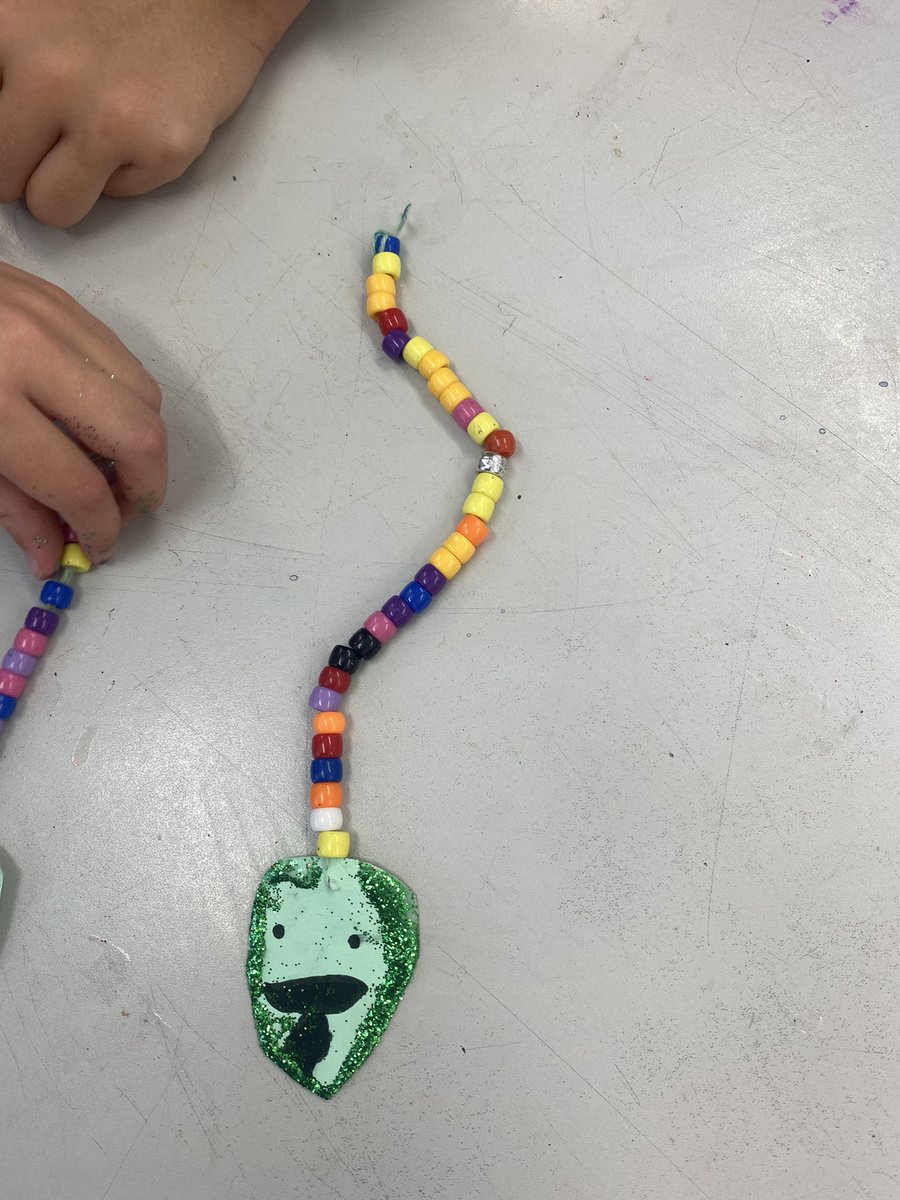 MissTaylor02okt's tweet photo. How cute are these beaded snakes! 🐍 ❤️ https://t.co/9CJfAU1nyQ