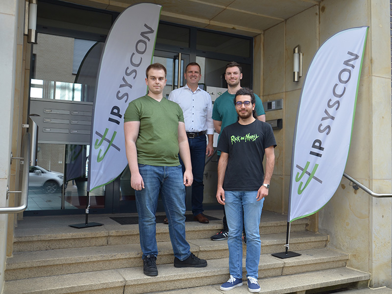 ipsyscon's tweet photo. Am 01.08.2022 durften wir unsere neuen Abzubildenden begrüßen. Vor den jungen Berufseinsteigern als Fachinformatiker für Anwendungsentwicklung liegt eine abwechslungsreiche und spannende Zeit. Noch mal herzlich Willkommen und weiterhin einen guten Start!
#ausbildung #karriere https://t.co/DzbgWBMEHQ