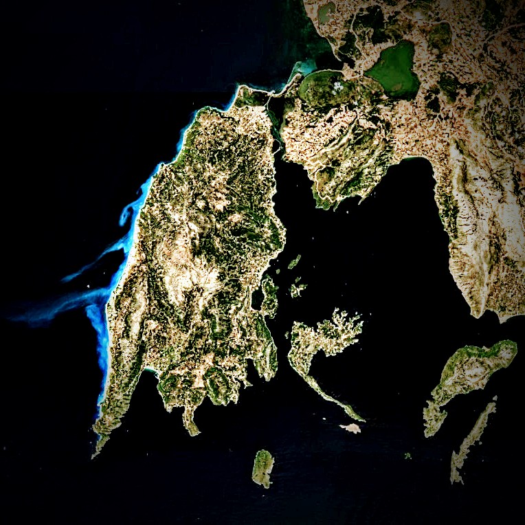 beyond_center's tweet photo. Στην 🇬🇷 υπάρχουν περίπου 6000 νησιά, νησίδες, βραχονησίδες. Απ'το Β. Αιγαίο έως την Κρήτη &amp; από τις Κυκλάδες &amp; τα Δωδεκάνησα έως &amp; τα Επτάνησα η χώρα μας βρίθει από φυσική ομορφιά.Δείτε πως φαίνονται από το διάστημα η Σαμοθράκη, η Λευκάδα,η Σαντορίνη,η Πάτμος,οι Λειψοί &amp; οι Αρκοί https://t.co/mn0ucQ2fOk