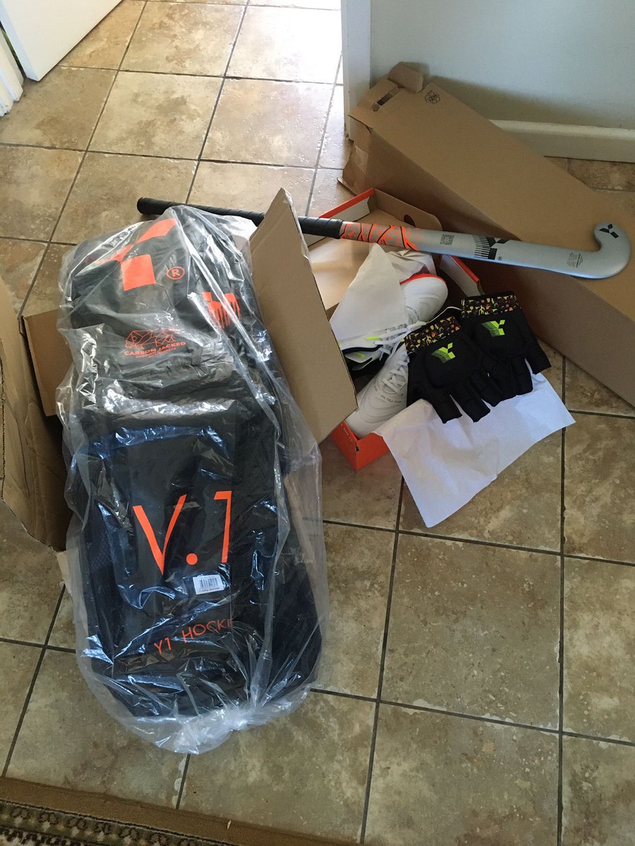 HDGhockey's tweet photo. Stash has arrived!👏Thanks Y1 😃  My 🐶 loves to help compost the packaging too…come back with my glove! 🌎 ♻️ 2022/23 Eco Range #carbonneutralhockey @Y1Hockey @cchcuk @CambridgeTA @EastRegionPC @PerseSport @PerseHockey @EnglandHockey @TheHockeyPaper #y1Nation https://t.co/TY1EY8rSFG