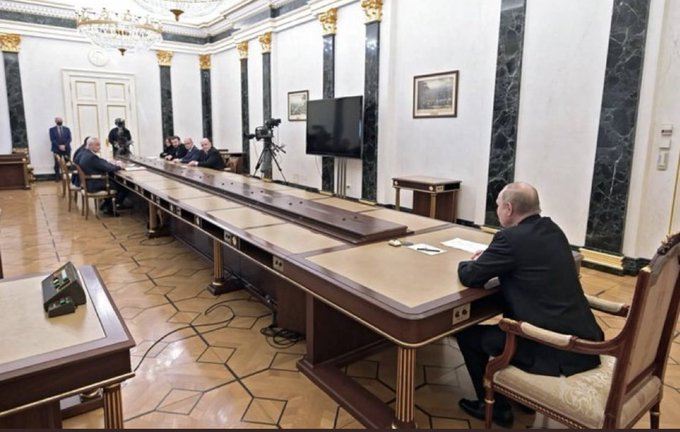 tomiahonen's tweet photo. HAHAHAHAHAHAHAHAHA
Table Boy doesn't know what is happening
#CzarLilliPutin #LilliPutin #TableBoy https://t.co/gXRN3WfWQu