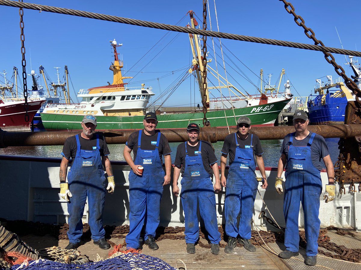 Onze (af) tuig ploeg is bezig met 3 mooie schepen leeg te halen voor de sloop. Jammer dat dit nodig is <a href="/ministerlnv/">MinisterN_S</a> <a href="/MKBNL/">MKB-Nederland</a> <a href="/lientje1967/">Caroline van der Plas</a> #MoedenVertrouwen #VCU