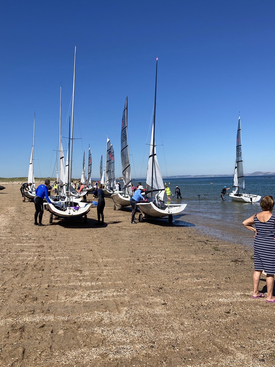 ELYC_NB's tweet photo. Another glorious day at RS400 Nationals. #NorthBerwick #EastLothian @elcourier @RYAScotland https://t.co/CRIMSGlyQv