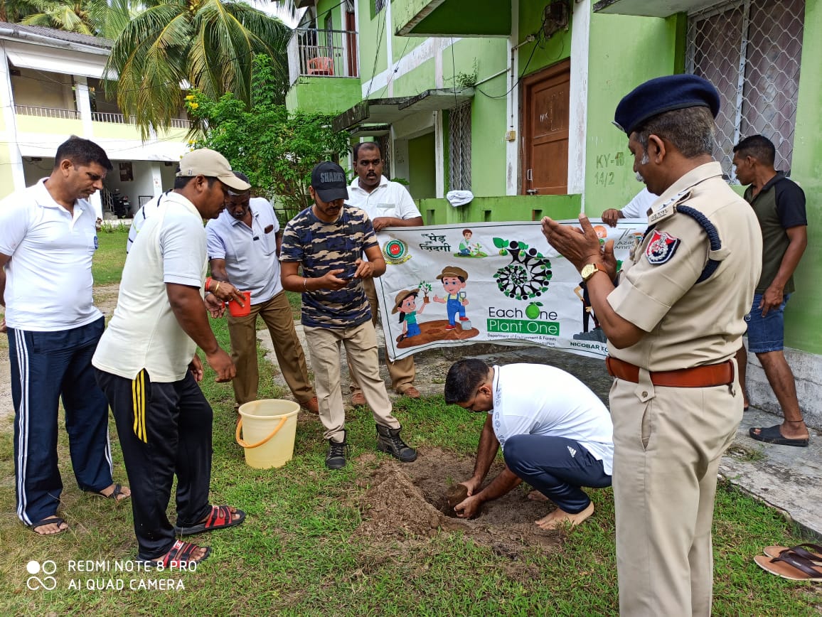 FireService_ANP's tweet photo. On eve of #AzadiKaAmritMahotsav staff of #FSCarNicobar organised a plantation programme on 11/08/22. 50 fruit bearing trees planted in and around the premise of fire station. Shri Manjit,IPS SP(Nicobar District) was the Chief Guest and appreciated the efforts. https://t.co/GJt958DCBO
