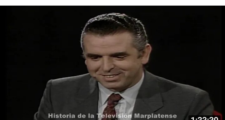 LucioPortillo3's tweet photo. Un joven idealista de los años 70 en la República Argentina Mario Eduardo Firmenich. Estos pibes modernos quieren imitarlos los camperas o algo, nunca lo van a igualar. El miedo no es sonso. Memoria, verdad y justicia. Las dos campanas siempre, el fin no justifica los medios. https://t.co/K8VVmIStSX