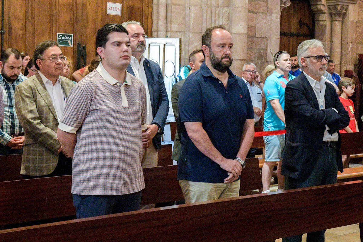 RealOviedo's tweet image. 💙 La primera plantilla, encabezada por Jesús Martínez, participa en la tradicional visita al Real Sitio de Covadonga 💙

#RealOviedo 🔵⚪️