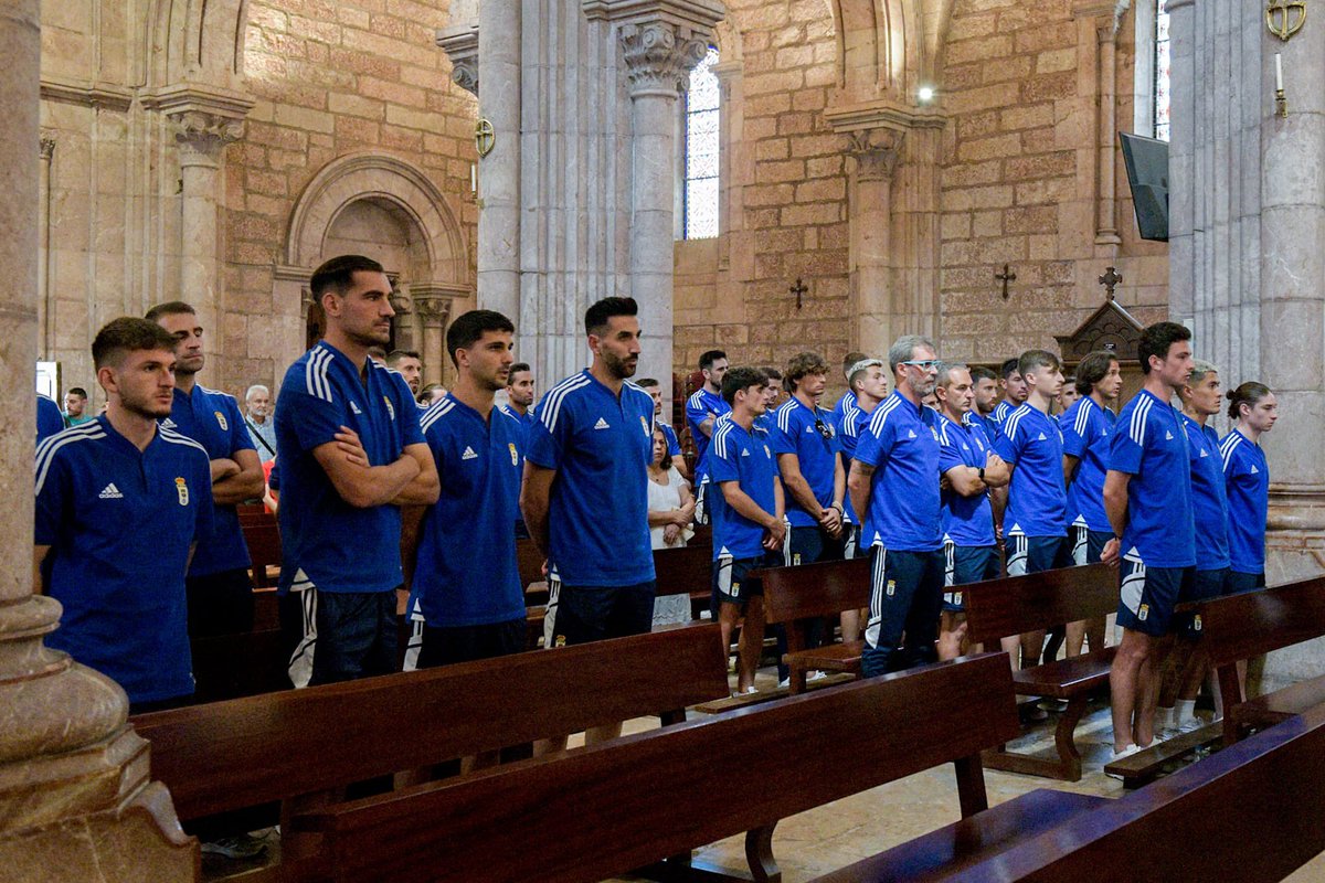 RealOviedo's tweet image. 💙 La primera plantilla, encabezada por Jesús Martínez, participa en la tradicional visita al Real Sitio de Covadonga 💙

#RealOviedo 🔵⚪️