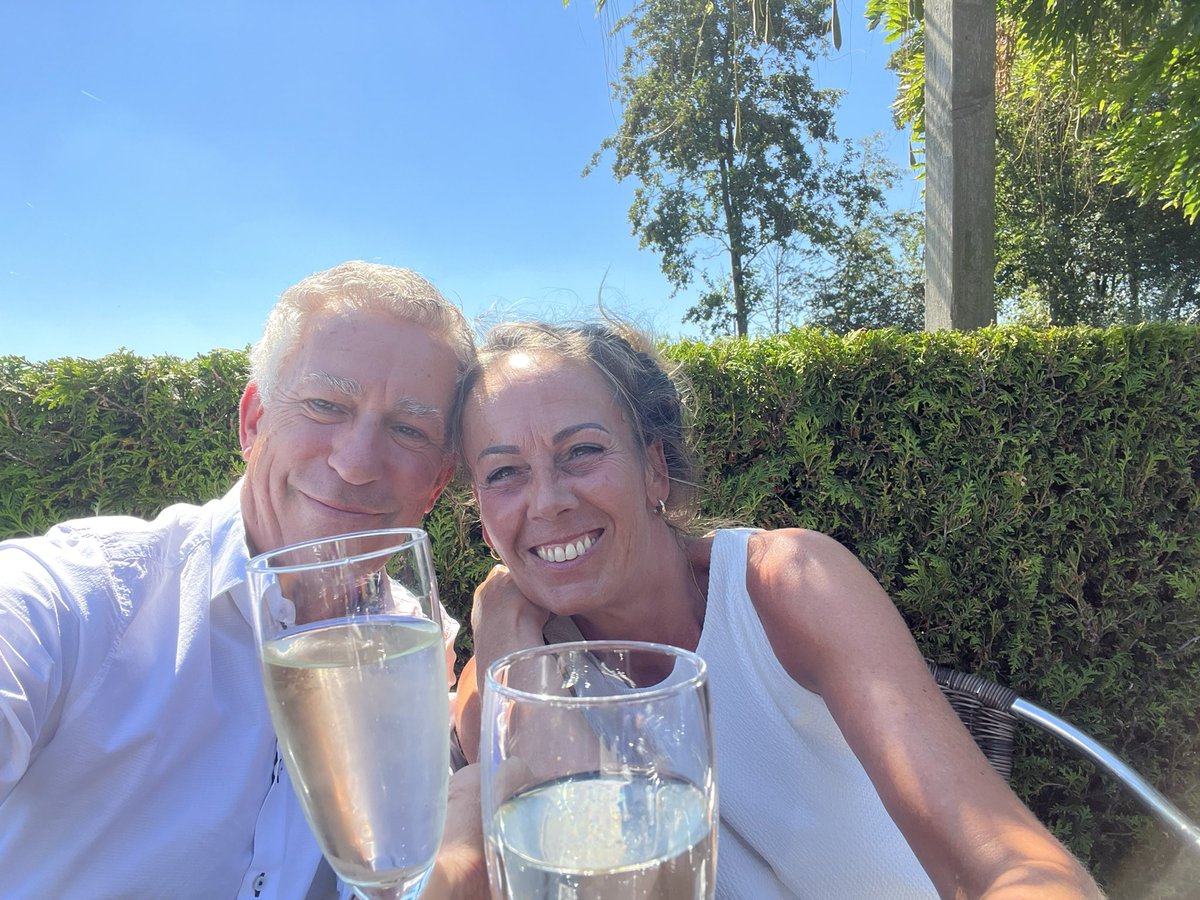 RemNieuwenhuis's tweet photo. @TKoosje KOOSJEEE, VAN HARTE GEFELICITEERD MET JE. VERJAARDAG EN PROOST! NAMENS @blinkd_jose en haar dolgelukkige husband to be
#matchmaker #teamcapslock https://t.co/CNgQrgQLYE