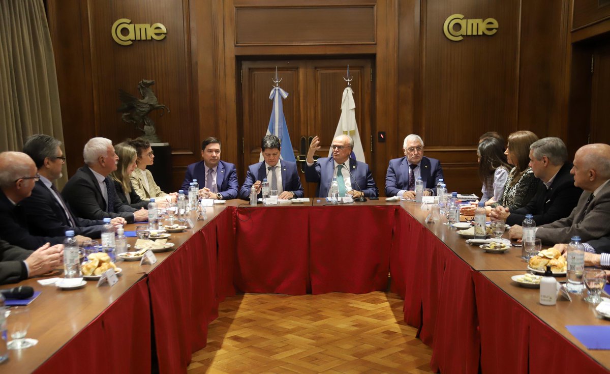 👉 Representantes pymes pidieron al secretario <a href="/dmvasco/">Vasco de Mendiguren</a> regularizar la importación de insumos para la producción. “No podemos generar consumo si no tenemos mercadería para vender. Nuestro financiamiento son las estanterías y hoy están vacías”, dijo el presidente <a href="/AlfredoGZChaco/">Alfredo González</a>.