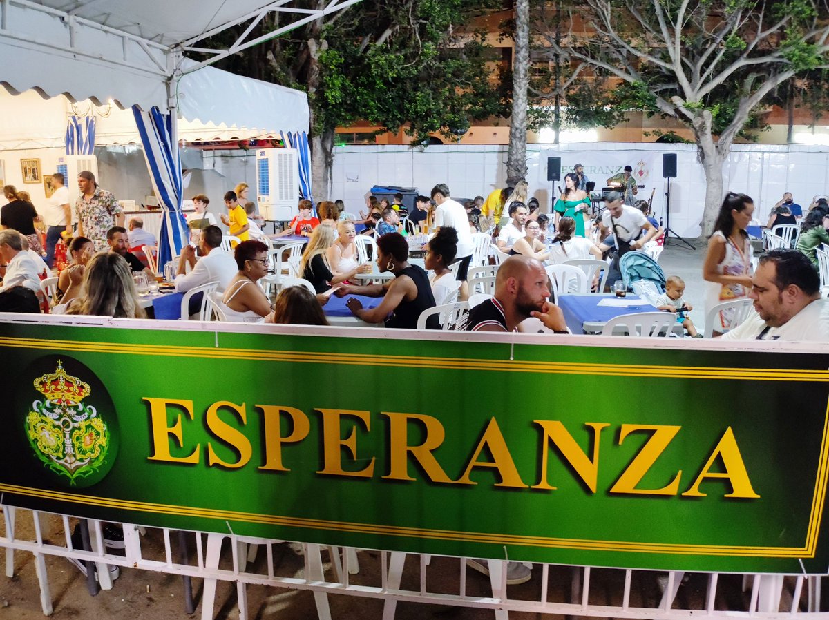 diariosexitano1's tweet photo. Los #Rebujitos y #SergioContreras animarán esta noche Caseta Municipal Fiestas #Almuñécar 

Antes habrá un musical “Disneymanía”  y también las atracciones ferial estarán dos horas en silencio para disfrute de personas con extrema sensibilidad a sonidos 
https://t.co/Pj7HW4raIu https://t.co/E7XtwDxiZy