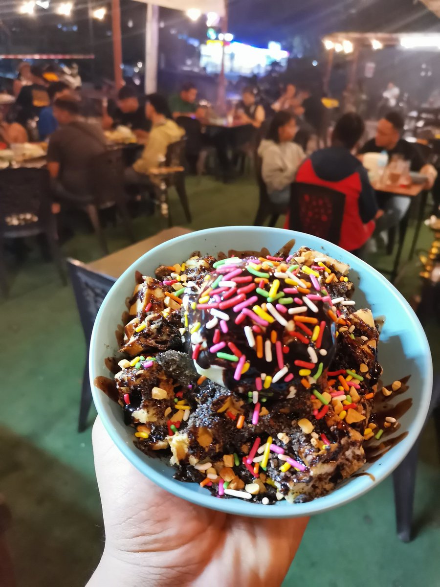 akillaiman's tweet photo. Waffle overload in the house bro!!! 
Korang dah try ke belum Aiman's Station waffle ?

Location : Karl's Place, 22, Jln Beringin, Taman Melodies, 80250 Johor Bahru, Johor

Masa : 5 petang - 2 pagi https://t.co/Kqx7IcEFxq