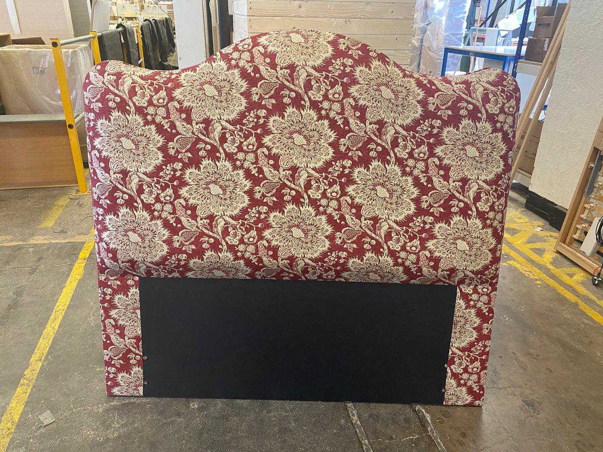 EPOCBeds's tweet photo. We've been working with some amazing fabrics recently.. Great fun pattern matching!
Quality work as ever, thanks Mark, Nathan, Dariusz and Sylwia.👏👏 https://t.co/BAPeQTpz9K