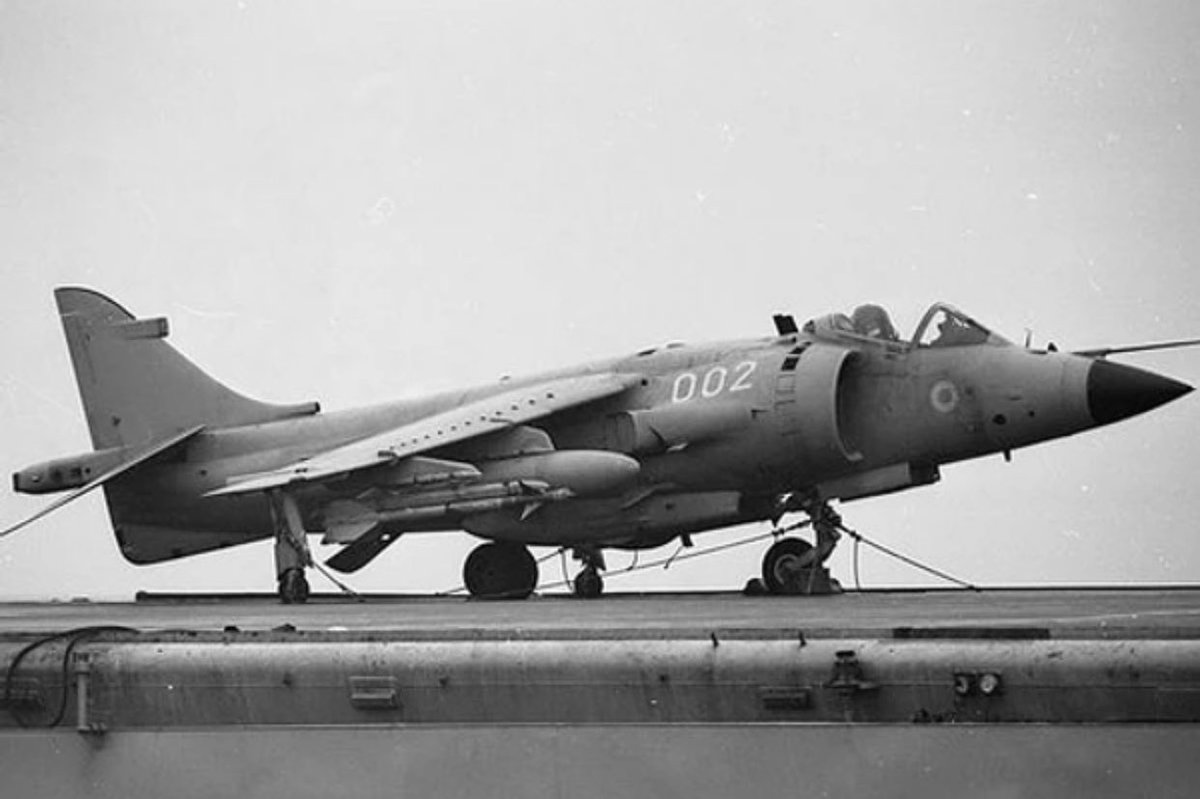 PucaraDefensa's tweet photo. Analisis: el uso del #poderaereo en la #Guerra de las #Malvinas 
@FuerzaAerea_Arg #malvinas40años #soberania @gemalvinas @MuseoMalvinas @MalvinasArg40 @GuilleLobo #A4B #A4C #hercules #c130 #mirage #dagger #pucara #ia58 #bell212 #rescom #bammalvinas 

https://t.co/vbeSPpO3IZ https://t.co/8IMT3qiBm8