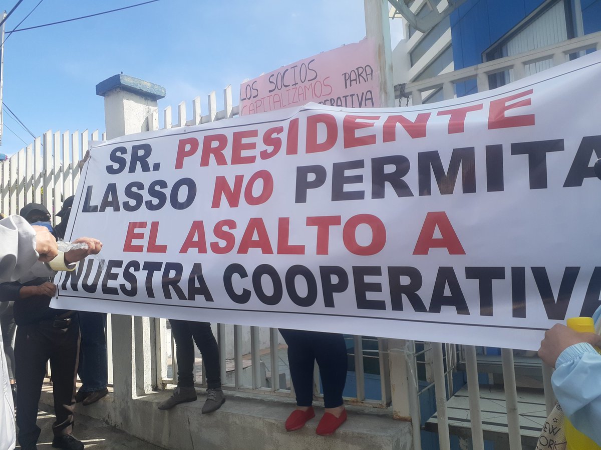 BelenGc17's tweet photo. Señora Margarita Hernandez  @SEPS_Ec  @LassoGuillermo esta señora sin corazón sin ética una completa negligente de sus funciones simplemente xq esta resentida no a querido ayudar a los más de 4000 socios de l Coop. JUAN DE SALINAS que están a punto de perder sus ahorros x Ella https://t.co/ydqkg1q0KW