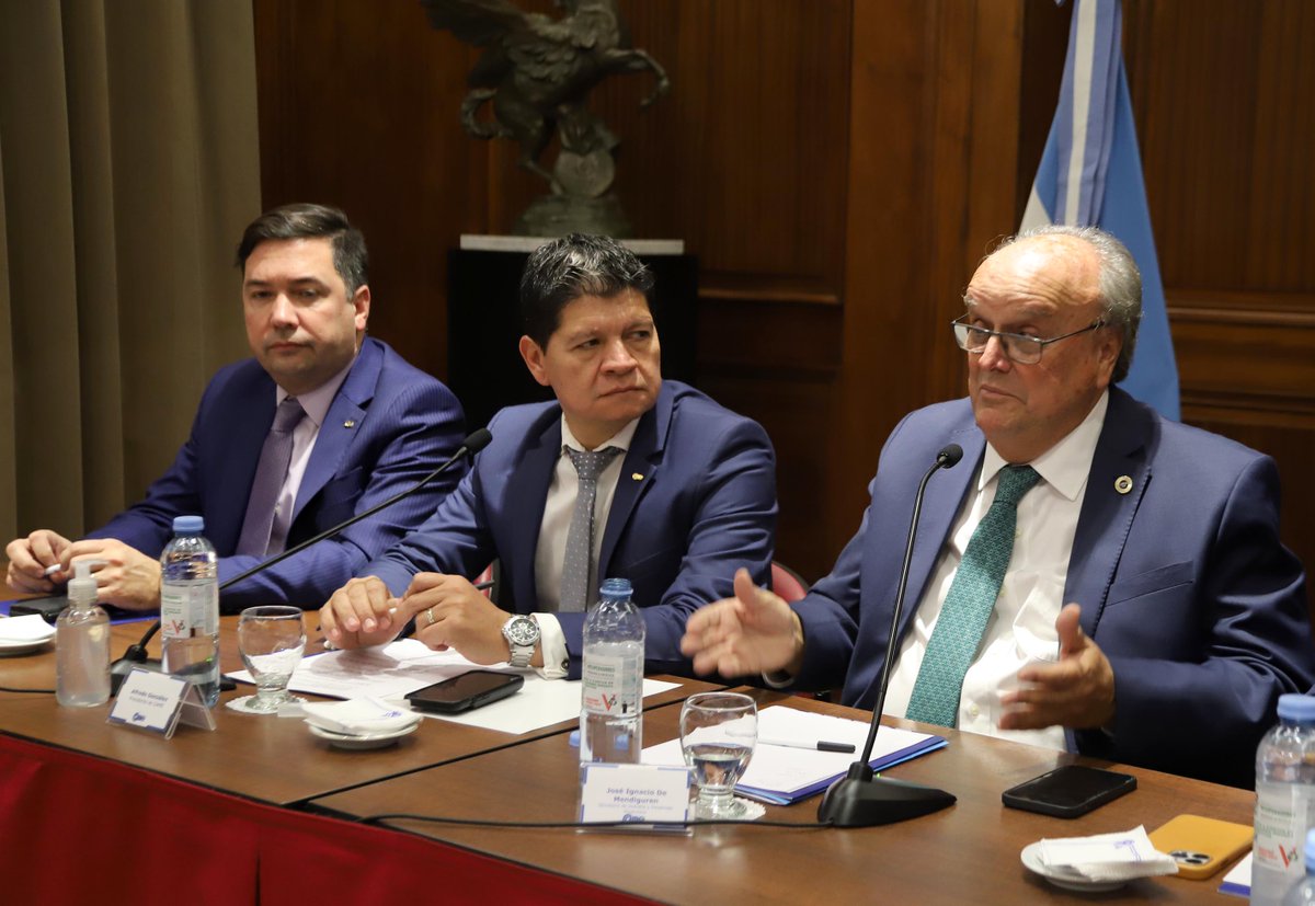 ✔️ Durante la reunión, <a href="/dmvasco/">Vasco de Mendiguren</a> afirmó: “Nuestro objetivo es estabilizar la economía, pero sin detener las actividades económica y productiva. El desafío es sostener el poder adquisitivo del salario, porque nadie compra una máquina para producir lo que no va a poder vender”.