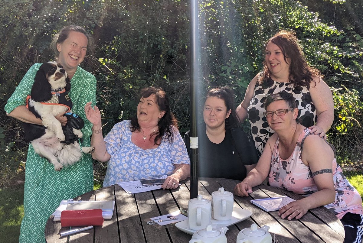 Met my lovely Lennoxtown friends for a chat about their community plans and what @TNLComFundScot might be able to help with. Sandra - I'm sorry my wee dog burped in your face. He only does that to people he really likes though :-)
#participatorygrantmaking #pgm #communitydreams