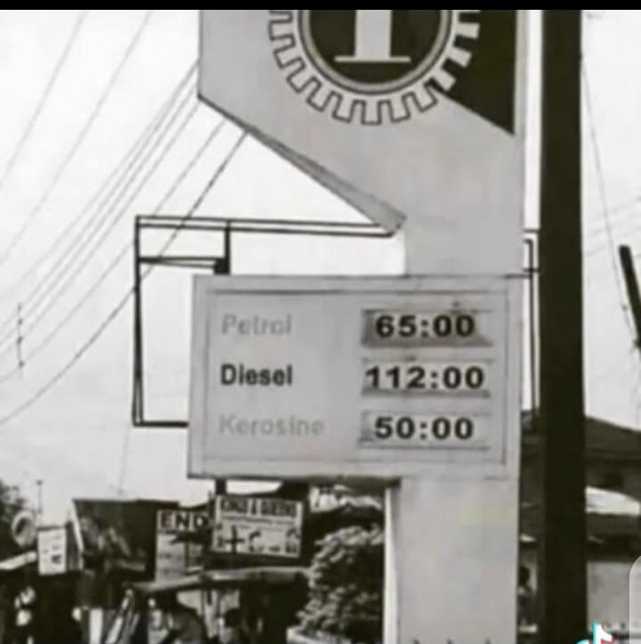 rsreportersng's tweet photo. Once Upon A Time! In a country Nigeria.....
Someone should tell us how the story started
https://t.co/9vbRJfkCgn
Follow us for more breaking news & videos
Watch us on YouTube -
https://t.co/tnONdfUc6i
#RSReporters #RiversState https://t.co/5ZfKoobKOk
