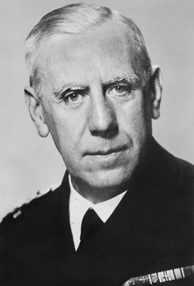 Grnfink2's tweet photo. Admiral Wilhelm Canaris, Chef der deutschen Abwehr bis 1944, hatte bei Freund u. Feind unterschiedliche #Spitzname|n:
Seine Eltern nannten ihn „Der Kiecker“, weil er gerne durch Schlüssellöcher spionierte.
Ausländische Agenten tauften ihn „Father Christmas“ - eigene: „Hohes C“. https://t.co/y0QwnUyGiw