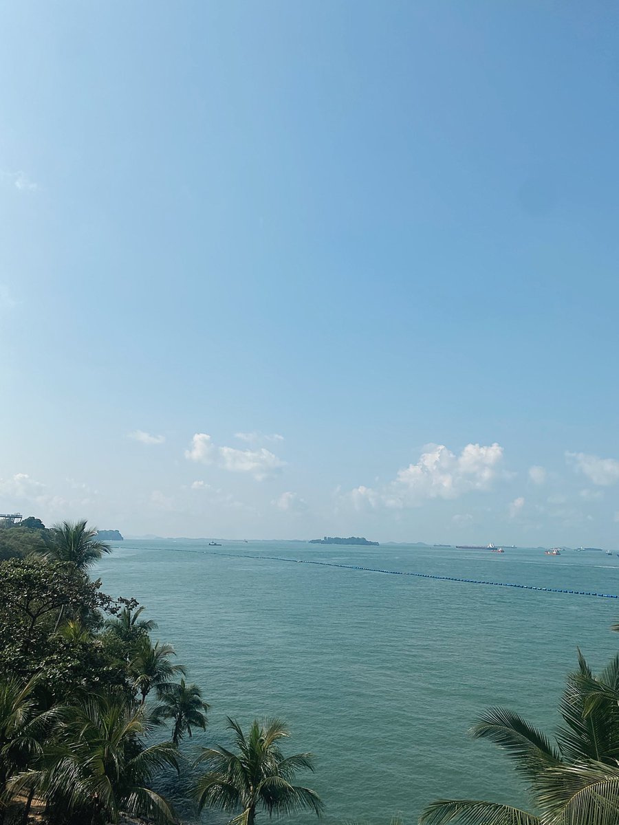 missmartiny1's tweet photo. First step on the trip ✔️ https://t.co/E1trZJXQsj