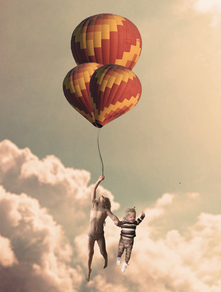 Elsku besta <a href="/SLarusdottir/">Sigrun Larusdottir</a> hefur síðustu kvöld spurt eldri dóttur okkar hvað hún ætli að dreyma því hún ætlaði að laumast inn í drauminn og taka mynd af henni. 

Síðan fer kvöldið í að raungera myndina og kíkja á hana saman morguninn eftir.

Mjög wholesome 🥰