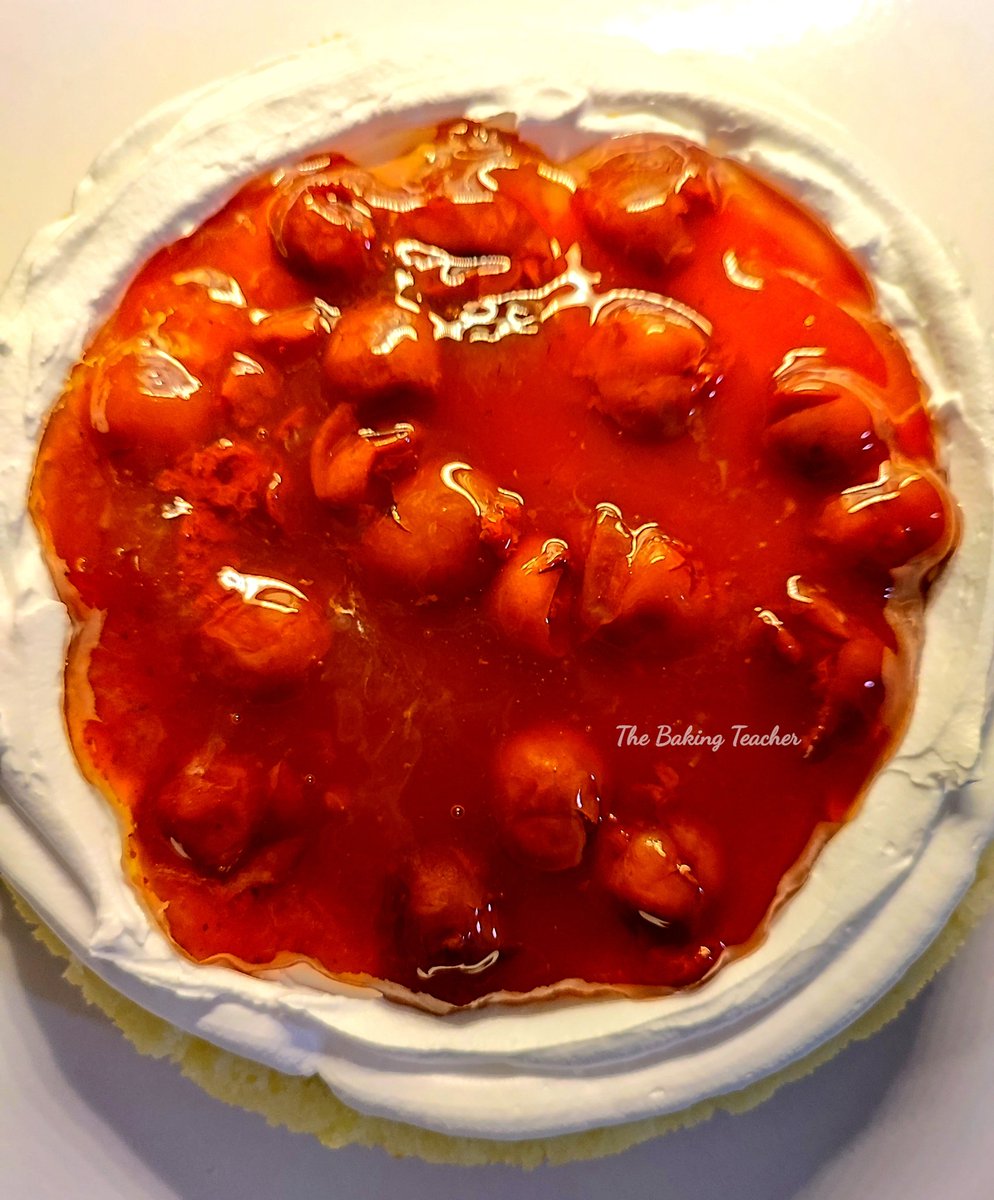 CarleenAstrid's tweet photo. Red is the color of the night โค๏ธ
Strawberry x cherry compote as cake filling ๐๐๐
#cakefilling
#fruit
#compote
#strawberry
#cherry
#homebaked
#thebakingteacher https://t.co/UcOlTBr87J