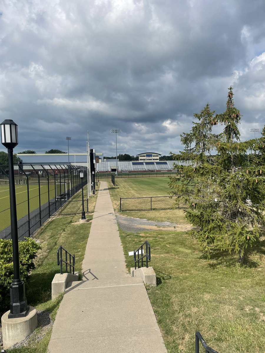 Had an amazing visit at Hobart College Huge thank you to @CoachGreenBart for inviting me. Beautiful campus and facilities! Can’t wait to come back down! <a href="/WillistonFB/">Williston Football</a> <a href="/coachbeats/">Tommy Beaton</a>