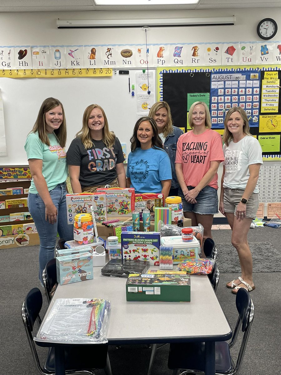 HartmanDFE's tweet photo. Thank you to The Zack Smith Foundation for the donation to our first grade classrooms at DFE❤️ @FranklinLocal https://t.co/YU0huygiSf