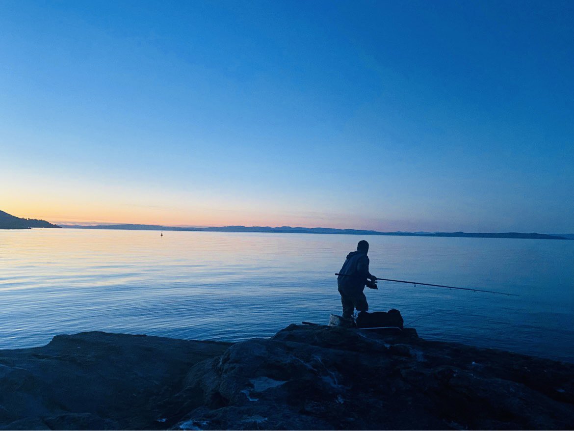 pete_caine's tweet photo. What a stunning coastline here in #Arran #Scotland #fishing #seafishing . That’s breakfast sorted 😎🎣🎣 https://t.co/OyLoIVrK7n