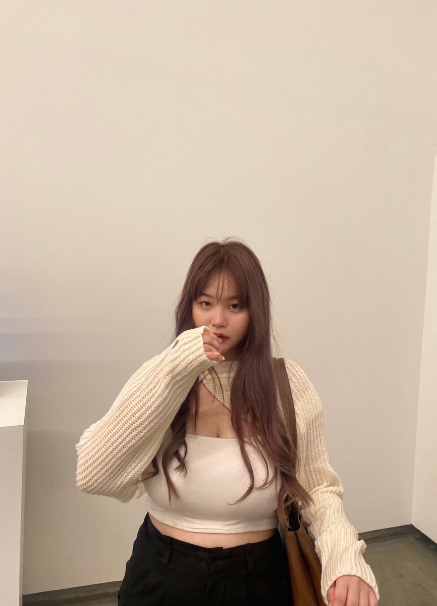 มาค่า เธรดแนะนำท่าโพสถ่ายรูปง่ายๆ สำหรับคนโพสท่าไม่เป็นหรือไม่รู้จะโพสยังไง 🤍✨