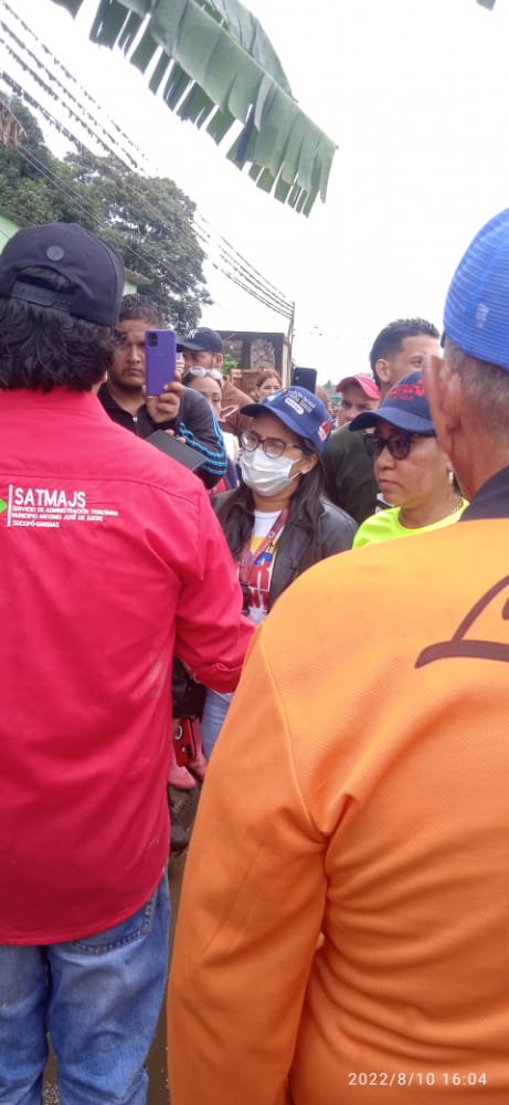 #11Ago #SPNS
Por lineamientos del Pdte <a href="/NicolasMaduro/">Nicolás Maduro</a>, Min <a href="/MagaGutierrezV/">Magaly Gutiérrez Viña</a>, en Unión Cívico Militar, Alcaldía y Equipo de Salud del Edo. #Barinas atienden al Mcpio Antonio José de Sucre afectado por el río Socopó ¡Dios nos manda a servir con amor!
#juntosporcadalatido
<a href="/jaarreaza/">Jorge Arreaza M</a>