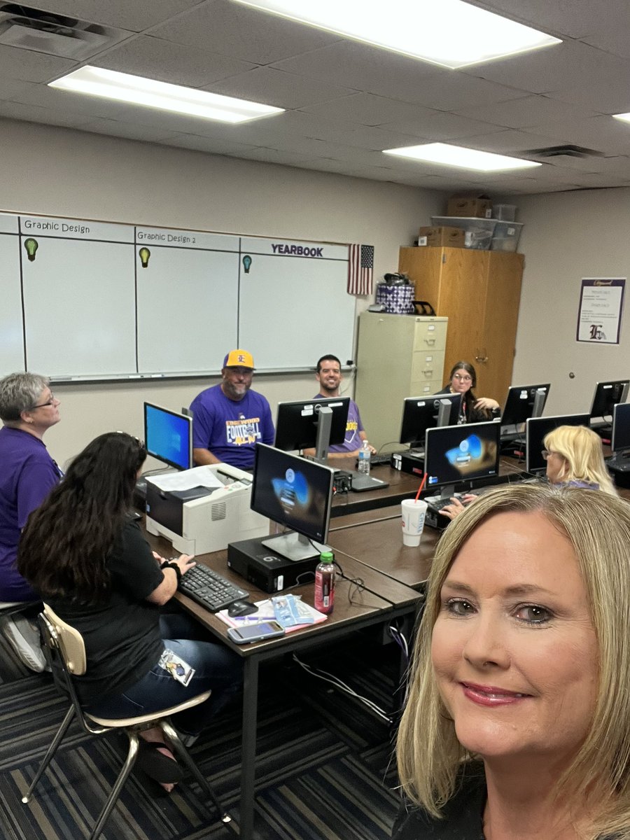 RJTechy's tweet photo. It was a great day of learning and leading B.O.O.M sessions for our rock star ⭐️ Ts! #edgewoodbychoice https://t.co/Ho0PFdhwiM