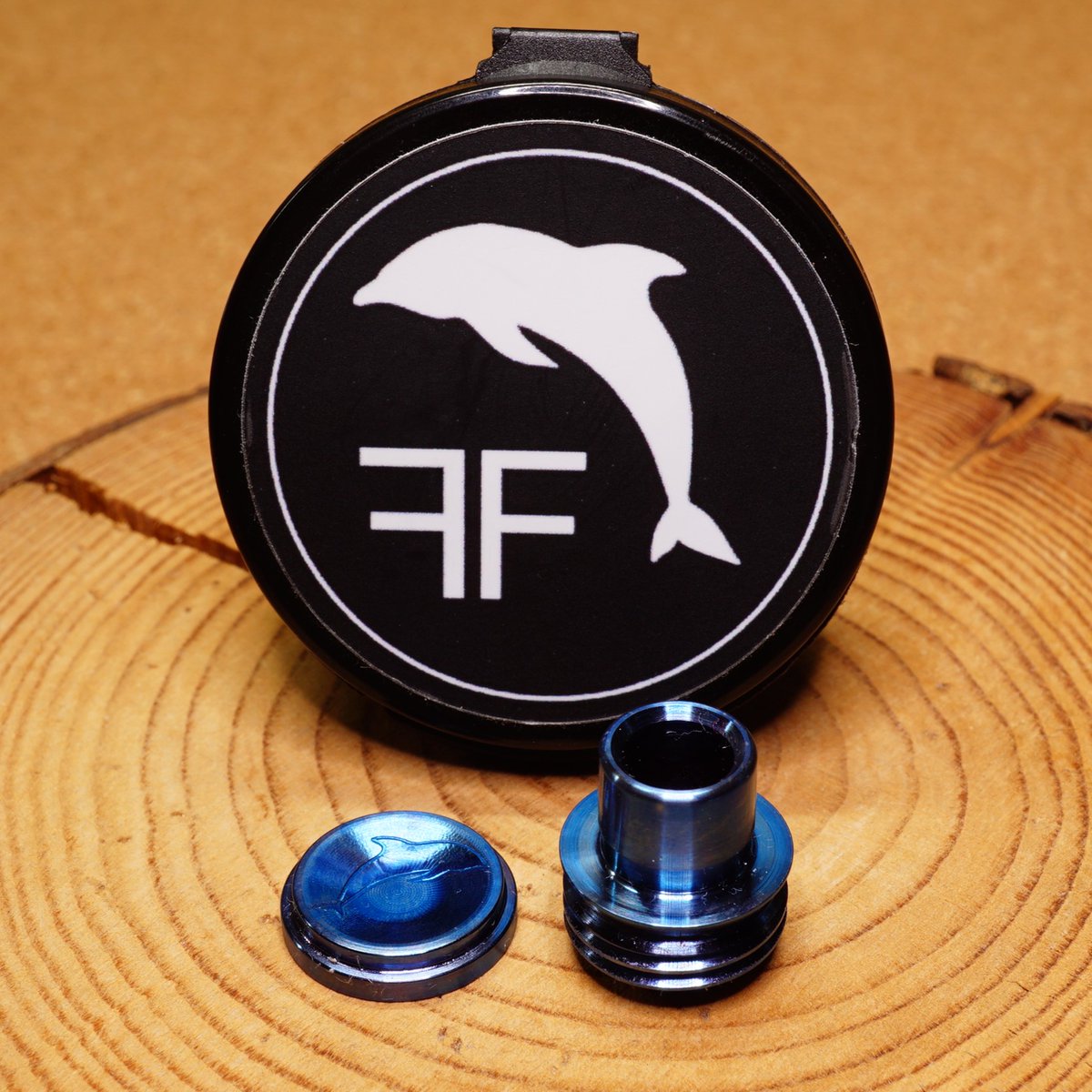 VAlphaline's tweet photo. Friendly Flipper|V2 FFlush Flipper Button & Tip set TITANIUM - Dark Blue & Raw 新品 入荷。国内外で入手困難の激レアアイテム。貴重な新品・未使用ですので、お見逃し無く!🐬🐬🐬DM大歓迎 #FriendlyFlipper #V2 #FFlush #Button #DripTip #BilletBox #Vape #vape好きな人と繋がりたい #vape放出 https://t.co/PRsaxqbeJ7